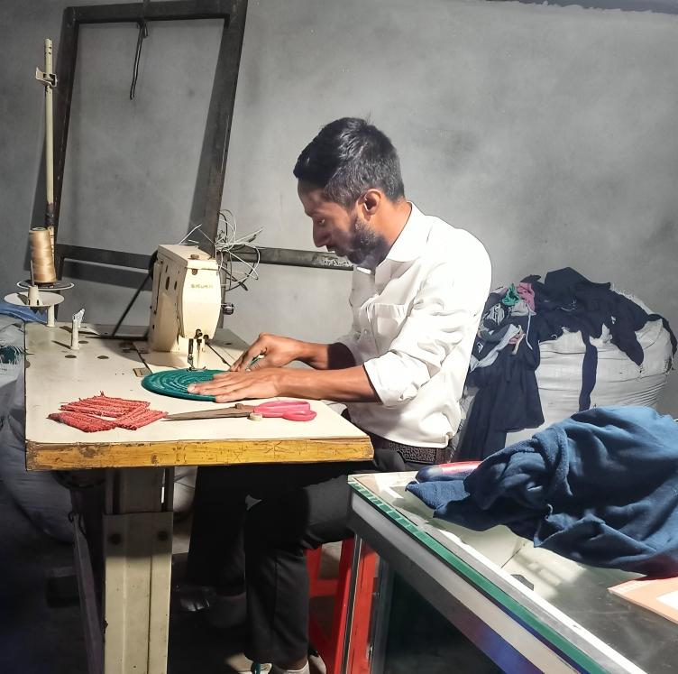 বরিশালের তানভীর: পাটকে কেন্দ্র করে এক তরুণের স্বপ্ন গড়ার গল্প story image 4